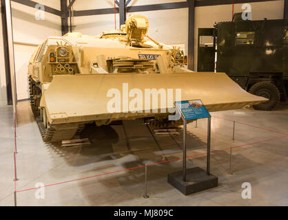 Réparation et récupération blindé Challenger véhicule (CRARRV), REME museum, MOD Lyneham, Wiltshire, England, UK Banque D'Images