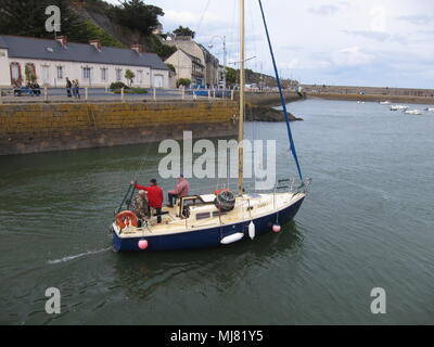 BINIC, FRANCE-04 AVRIL,2016 : voile dans le port en Bretagne Banque D'Images