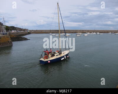 BINIC, FRANCE-04 AVRIL,2016 : voile dans le port en Bretagne Banque D'Images