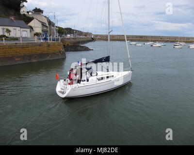 BINIC, FRANCE-04 AVRIL,2016 : voile dans le port en Bretagne Banque D'Images