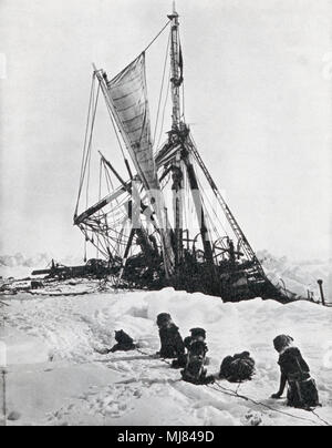Le navire Endurance broyé par les glaces dans la mer de Weddell au cours de Shackleton's Antarctic Expedition, 1914 - 1916. Sir Ernest Henry Shackleton, 1874 - 1922. L'explorateur polaire français. De la explorateurs polaires, publié en 1943. Banque D'Images