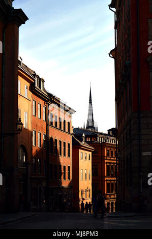 L'ombre et la lumière se reflète sur les bâtiments historiques à Gamla Stan, la vieille ville de Stockholm, Suède Banque D'Images