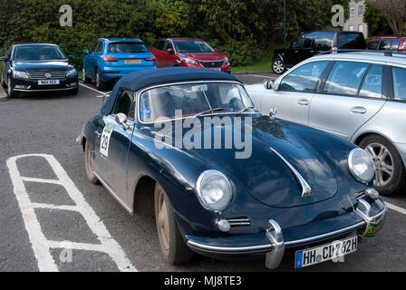1962 Porsche 356 décapotable 90 Super voiture de sport classique passagers avant droite vue de côté 1962 noir bleu marine super 356 porsche classic 90 vi Banque D'Images