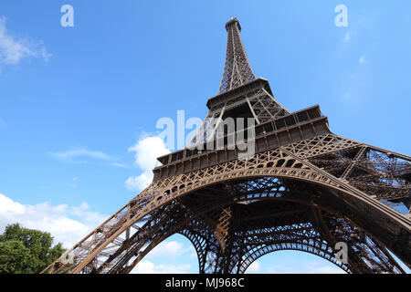 Paris, France - Tour Eiffel. UNESCO World Heritage Site. L'objectif fish eye view. Banque D'Images