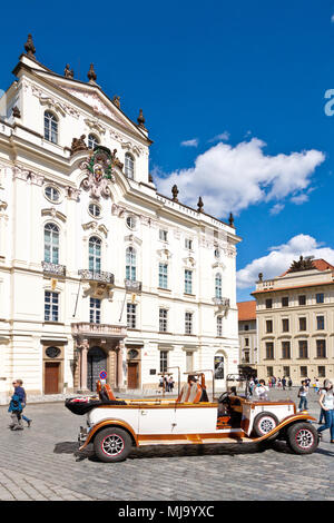 Arcibiskupsky Hradcanske namesti, palac, Prazsky hrad (UNESCO), Praha, Ceska Republika Banque D'Images