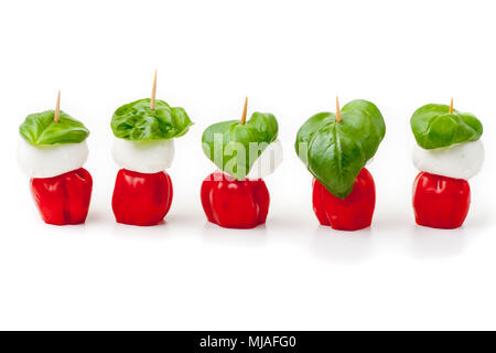 Insalada caprese en brochettes sur blanc Banque D'Images