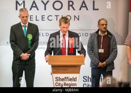 La Ville Élections municipales 2018 Dan Jarvis, député travailliste pour Barnsley Central est retourné comme le maire de la région de la ville de Sheffield Banque D'Images