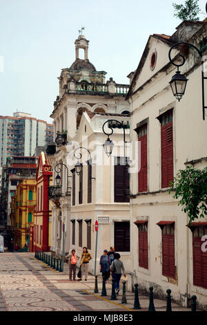 L'architecture coloniale portugaise de Saint Lazare Quartier de l'Église, Macao, Région administrative spéciale de Chine Banque D'Images