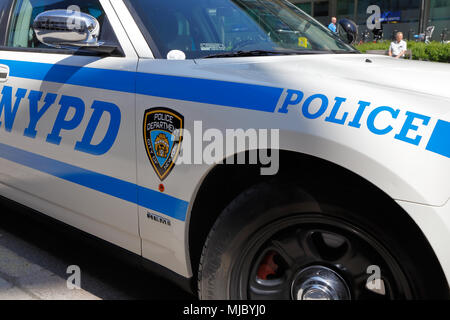 Détail d'une voiture blanche appelée Ploce NYPD Police Ministère ville de New York. Banque D'Images