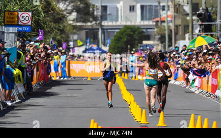 GOLD COAST, AUSTRALIE - 8 avril : Jemima Montag de l'Australie de franchir la ligne d'arrivée pour gagner la féministe 20k à pied à la Côte d'Or 2018 Commonwealt Banque D'Images