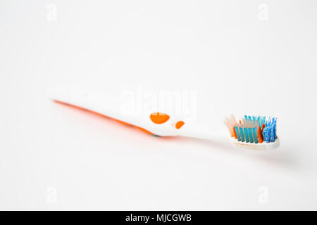 Brosse à dents à fond blanc Banque D'Images