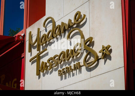 Berlin, Allemagne - mai 2018 : Le logo de Madame Tussauds sur façade dans Berlin, Allemagne. Banque D'Images