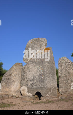 Giant's Tomb Coddu Vecchiu près d'Arzachena, Costa Smeralda, Sardaigne, Italie, Banque D'Images