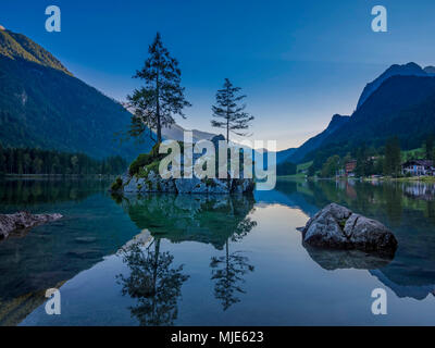 Vue sur le lac Hintersee () près de Ramsau, le parc national de Berchtesgaden, Berlin, Germany, Europe Banque D'Images