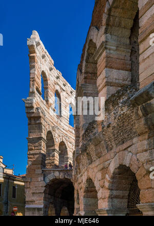 Arènes de Vérone à la Piazza Bra, Vérone, Vénétie, Italie, Europe Banque D'Images