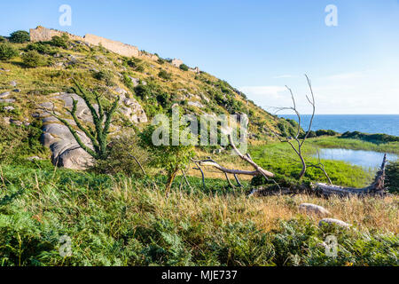 Sur la côte sauvage juste au-dessous de la ruine du château Hammershus, Europe, Danemark, Bornholm, Banque D'Images