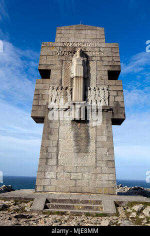 Croix de Lorraine sur la pointe de Penhir Banque D'Images