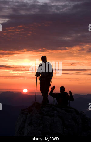 Lever du soleil dans les montagnes de Wetterstein, à proximité Garmisch, Bavière, Allemagne Banque D'Images