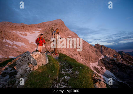 Ascension de l'Alpspitze, près des montagnes de Wetterstein, Garmisch, Bavière, Allemagne Banque D'Images