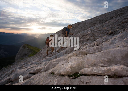 Ascension de l'Alpspitze, près des montagnes de Wetterstein, Garmisch, Bavière, Allemagne Banque D'Images