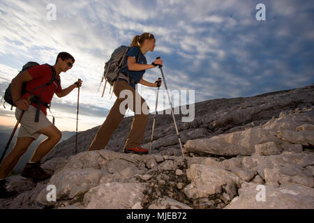 Ascension de l'Alpspitze, près des montagnes de Wetterstein, Garmisch, Bavière, Allemagne Banque D'Images