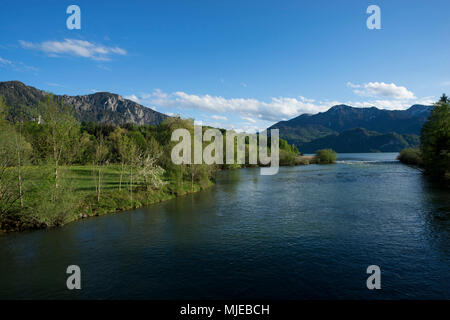 En face de Loisach Jochberg et Italia (montagnes), (lac Kochelsee Kochel), fermer Kochel, Haute-Bavière, Bavière, Allemagne Banque D'Images