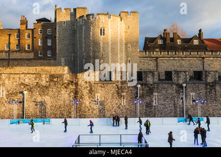 L'Angleterre, Londres, Tour de Londres, le patinage sur glace Banque D'Images