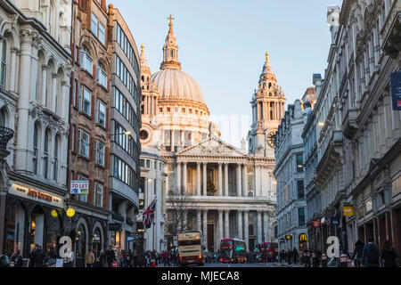 L'Angleterre, Londres, ville de London, Ludgate Hill et St.Pauls Cathedral Banque D'Images