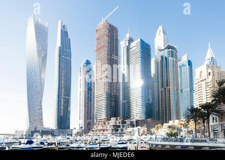 Gratte-ciel de Dubaï avec Marina de Dubaï Banque D'Images