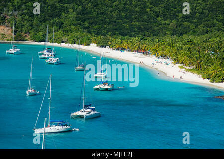 Donnent sur plus de White Bay, Jost Van Dyke, Iles Vierges britanniques. Banque D'Images