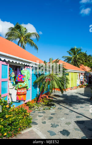 Boutiques de souvenirs colorés à Roadtown, Tortola, Îles Vierges Britanniques Banque D'Images