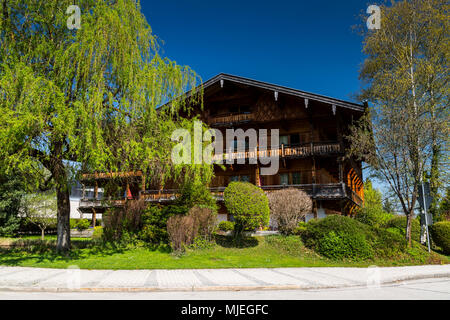 Allemagne, Bavière, Tegernsee, Alpes, Bad Wiessee, maison traditionnelle Banque D'Images