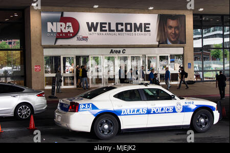 Dallas, Texas, USA. 04 mai, 2018. La National Rifle Association's 2018 rassemblement est tenue à l'Kay Bailey Hutchinson Convention Center. Crédit : Brian Cahn/ZUMA/Alamy Fil Live News Banque D'Images