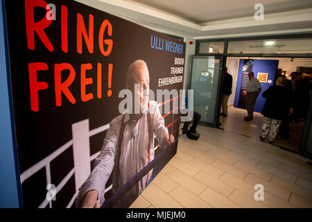 04 mai 2018, l'Allemagne, Gera : l'entrée de l'exposition 'Ring gratuitement ! Ulli Wegner - Boxer, formateur, citoyen d'honneur" dans le musée de la ville de Gera. L'exposition spéciale est montrant les trophées et la carrière de Ulli Wagner du 04 mai 2018 au 28 avril 2019. Photo : Christoph Soeder/dpa-Zentralbild/dpa Banque D'Images