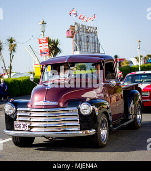 Eastbourne, East Sussex, UK. 5 mai 2018. Une sélection de plus de 500 voitures, d'autobus et d'autres cycles à moteur classique et de véhicules sont exhibés sur la pelouse de l'ouest de cette belle ville balnéaire avec un soleil printanier. Le magnifique Motors événement annuel est l'un des plus grands événements de moto libre dans le sud de l'Angleterre. Banque D'Images