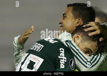 Lima, Pérou. 06Th Mai, 2018. Palmeiras SE Hyoran playelebrates&#  pla son but contre Alianza Lima C&ama&# 3m'durinuring équipe au cinquième tour de la Copa à Libertadoradores Alejandro Villanueva Stadium. Credit : Cesar Greco/FotoArena/Alamy Live News Banque D'Images