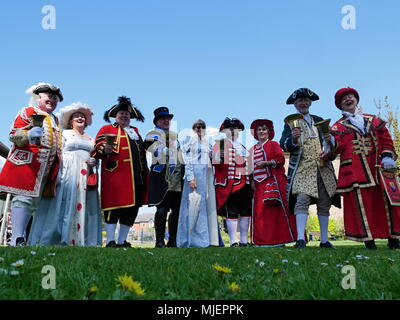 Bromyard, UK. 5 mai, 2018. L'Bromyard Crieurs la concurrence qui s'est tenue le 5 mai 2018 dans Bromyard, Herefordshire. UK. Seulement 8 concurrents de villes autour de la Grande-Bretagne a participé cette année - les chiffres sont en diminution comme les crieurs publics grandissent sans sang neuf pour les remplacer. Crédit : Richard Sheppard/Alamy Live News Banque D'Images