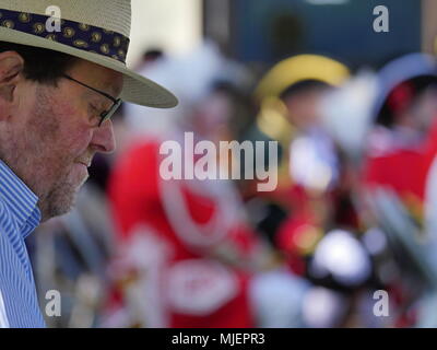 Bromyard, UK. 5 mai, 2018. L'Bromyard Crieurs la concurrence qui s'est tenue le 5 mai 2018 dans Bromyard, Herefordshire. UK. Seulement 8 concurrents de villes autour de la Grande-Bretagne a participé cette année - les chiffres sont en diminution comme les crieurs publics grandissent sans sang neuf pour les remplacer. Crédit : Richard Sheppard/Alamy Live News Banque D'Images