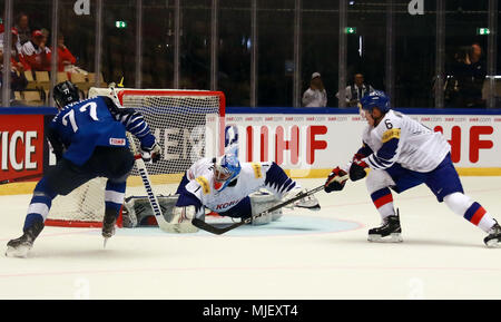 Herning, Danemark. 5 mai, 2018. De gauche Markus NUTIVAARA (FIN), Matt DALTON (KOR), Wonjun KIM (KOR), .le 05 mai 2018, Championnat du Monde de Hockey sur glace 2018, la Finlande contre la Corée, Jyske Bank Boxen, Herning, Danemark/crédit : Wolfgang Fehrmann/ZUMA/Alamy Fil Live News Banque D'Images