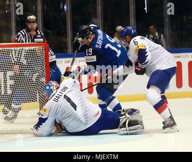 Herning, Danemark. 5 mai, 2018. De gauche Matt DALTON (KOR), Veli-Matti SAVINAINEN (FIN ), Wonjun KIM (KOR), .le 05 mai 2018, Championnat du Monde de Hockey sur glace 2018, la Finlande contre la Corée, Jyske Bank Boxen, Herning, Danemark/crédit : Wolfgang Fehrmann/ZUMA/Alamy Fil Live News Banque D'Images