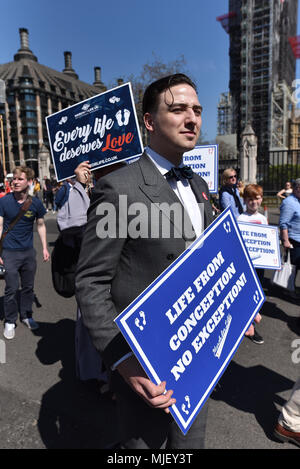 La place du parlement, Londres, Royaume-Uni. 5 mai 2018. La 'Marche pour la Vie' à la place du Parlement, s'opposant à des modifications aux lois sur l'avortement. Crédit : Matthieu Chattle/Alamy Live News