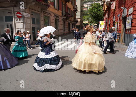 Gênes, Italie, le 5 mai 2018. Robe xixe siècle parade pour Euroflora pièce à Nervi parmi les plus importants parcs floralies européenne thriugh villas historiques et maisons Banque D'Images