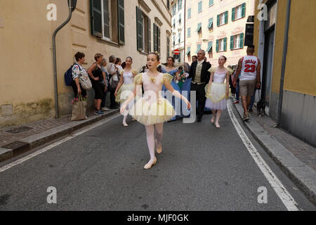 Gênes, Italie, le 5 mai 2018. Robe xixe siècle parade pour Euroflora pièce à Nervi parmi les plus importants parcs floralies européenne thriugh villas historiques et maisons Banque D'Images