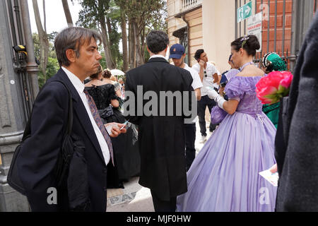 Gênes, Italie, le 5 mai 2018. Robe xixe siècle parade pour Euroflora pièce à Nervi parmi les plus importants parcs floralies européenne thriugh villas historiques et maisons Banque D'Images