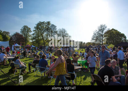 Lichfield,uk.05.05.2018,début de mai vacances de banque.Les personnes bénéficiant de beau temps dans la région de Beacon park sur chaud et ensoleillé jour férié.événement en plein air avec un grand nombre de participants ont assisté. JazzLove:Crédit/Alamy Live News. Banque D'Images