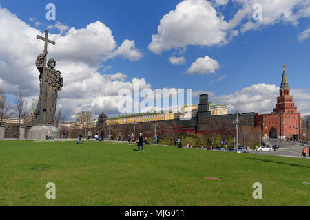 Moscou, Russie - 27 Avril 2018 : Avis de statue du Prince Vladimir le Grand sur place Borovitskaya près du Kremlin. Il a été conçu par la conception Banque D'Images