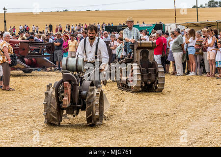 La fête de la Moisson Saint-calais Sarthe France fête agricole dans laquelle les agriculteurs montrent leur passé et présent mode de vie agricole. Banque D'Images