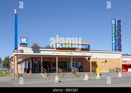 Tornio, Finlande - le 20 juillet 2016 : extérieur du supermarché K-supermarché Ykkonen construction d'un membre du groupe finlandais Kesko-. Banque D'Images