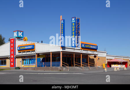 Tornio, Finlande - le 20 juillet 2016 : extérieur du supermarché K-supermarché Ykkonen construction d'un membre du groupe finlandais Kesko-. Banque D'Images