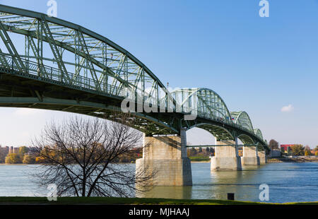 Le pont sur le Danube en Hongrie - le pont Maria Valeria à Esztergom Banque D'Images